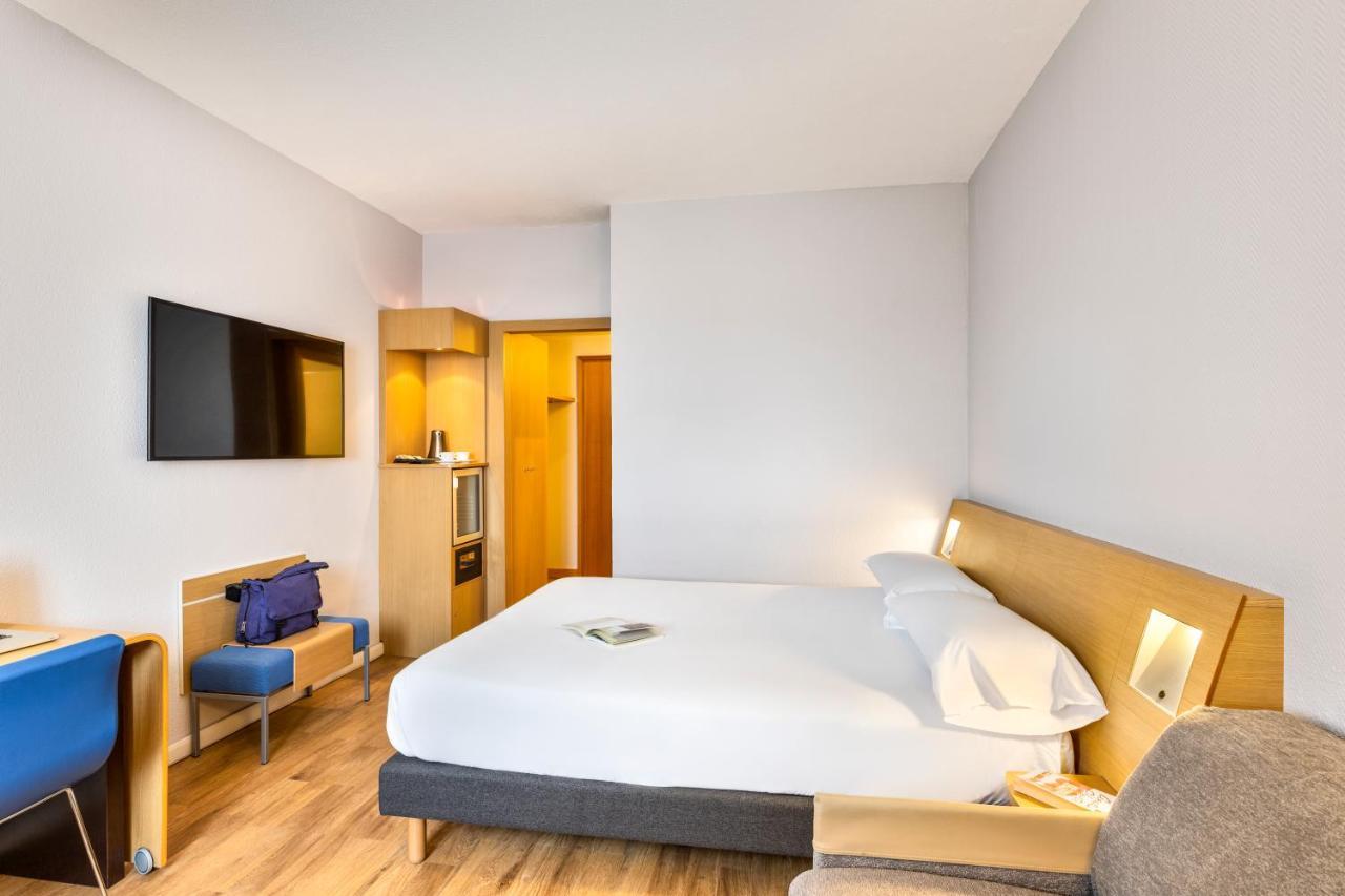 Novotel Caserta Sud Екстериор снимка