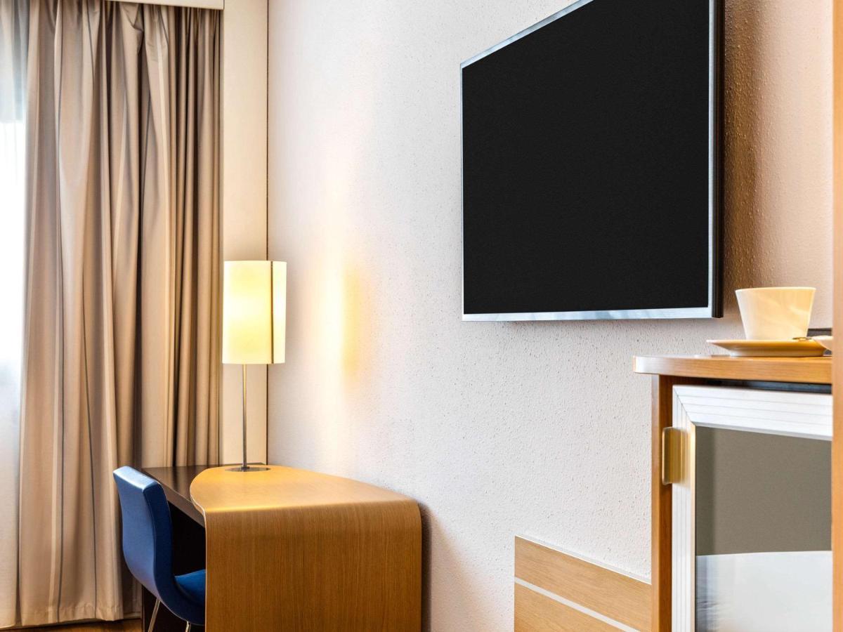 Novotel Caserta Sud Екстериор снимка