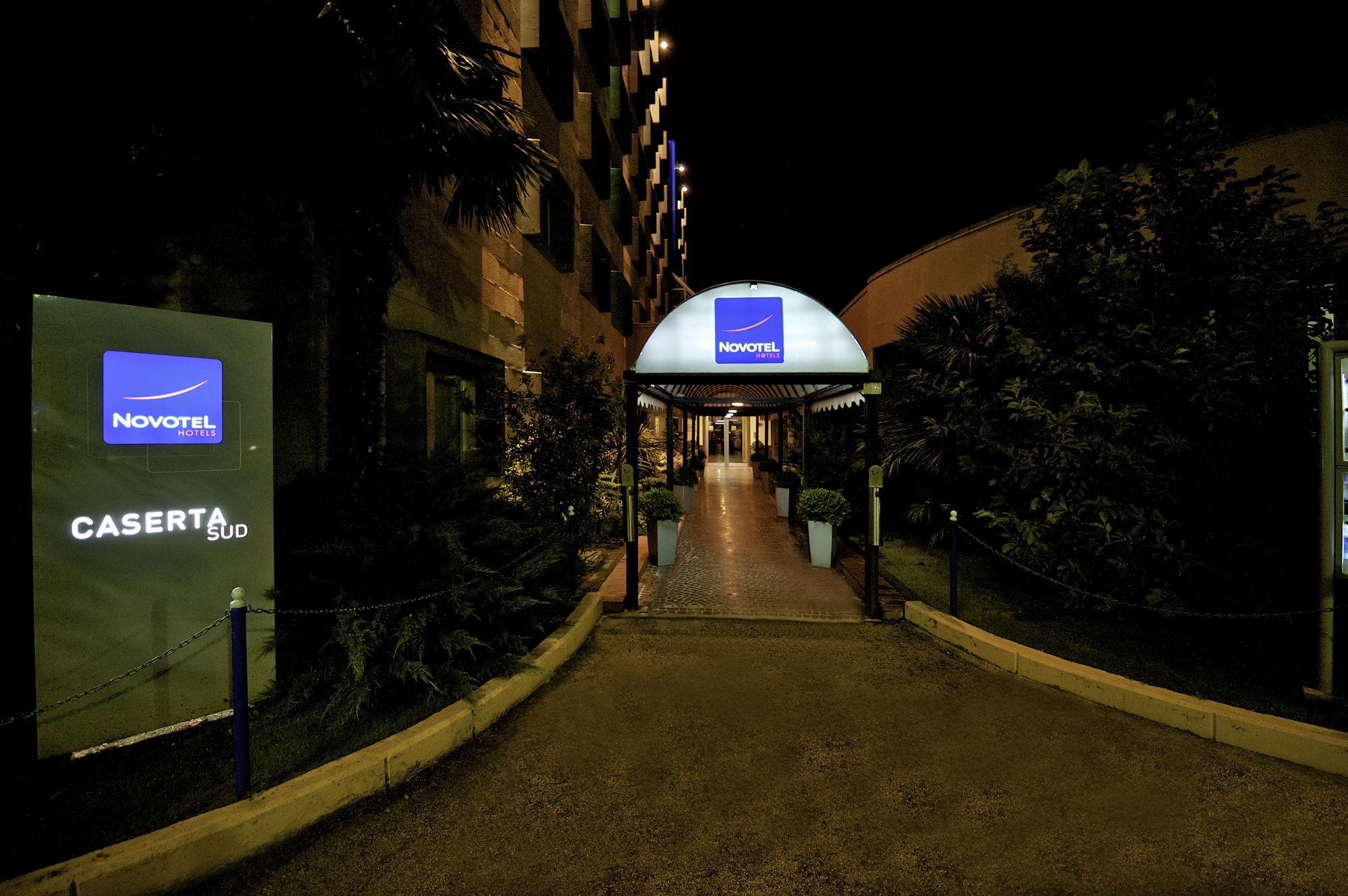Novotel Caserta Sud Екстериор снимка