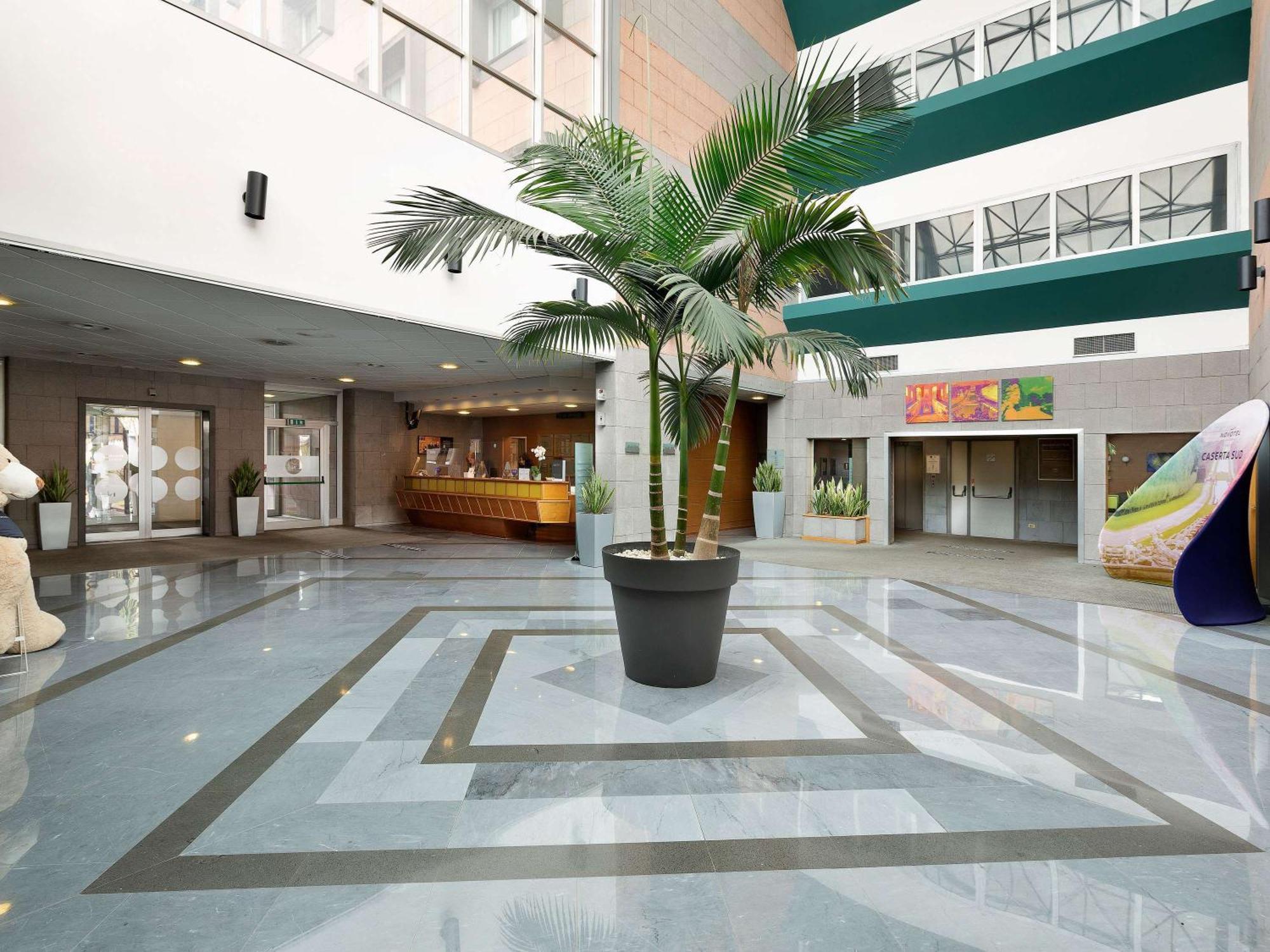 Novotel Caserta Sud Екстериор снимка
