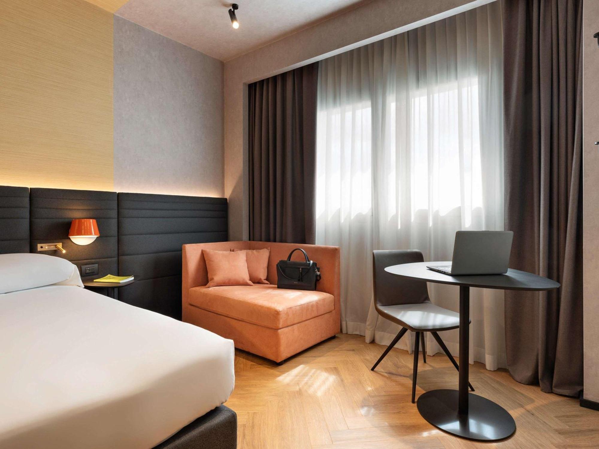 Novotel Caserta Sud Екстериор снимка