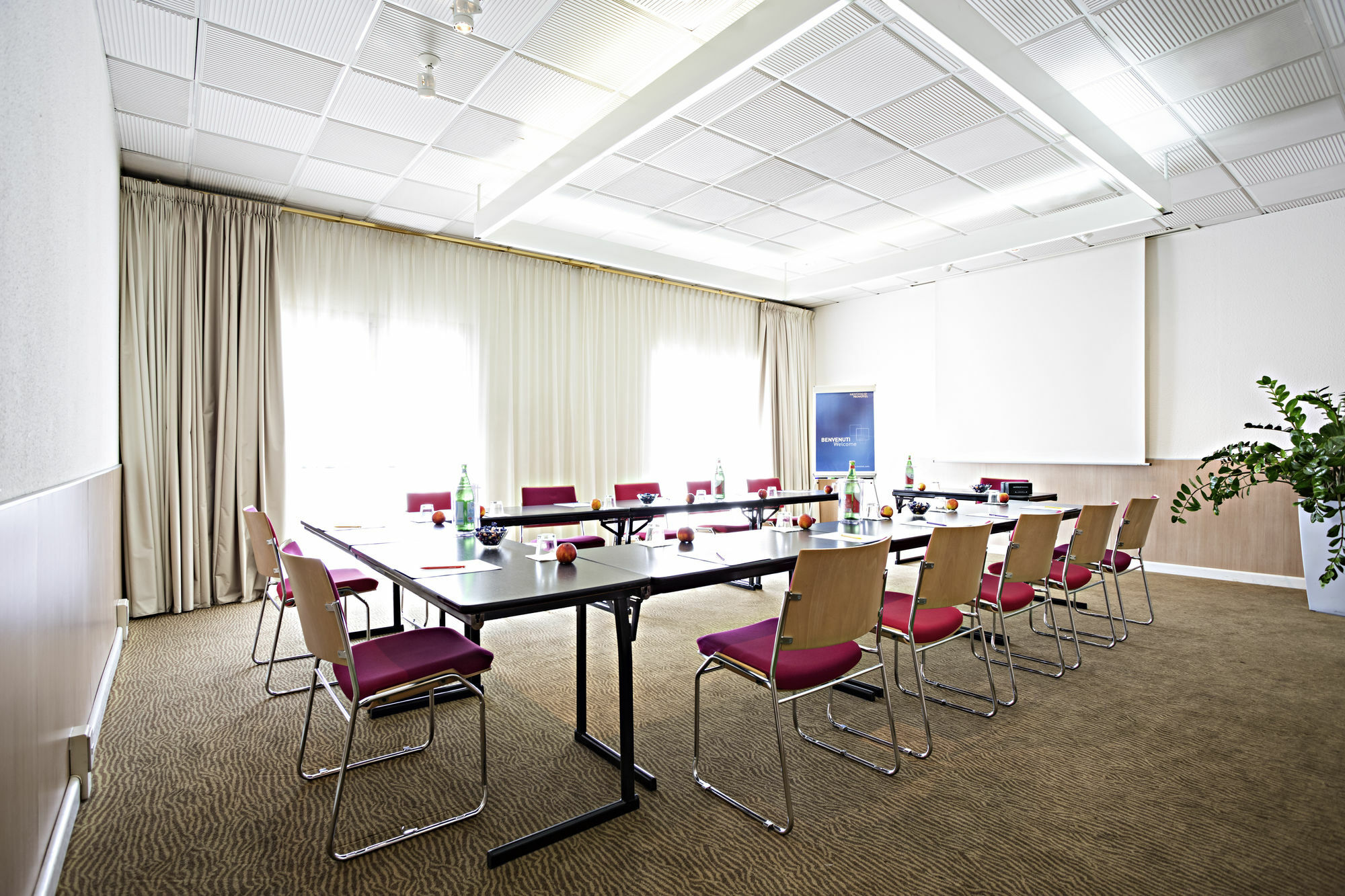 Novotel Caserta Sud Екстериор снимка
